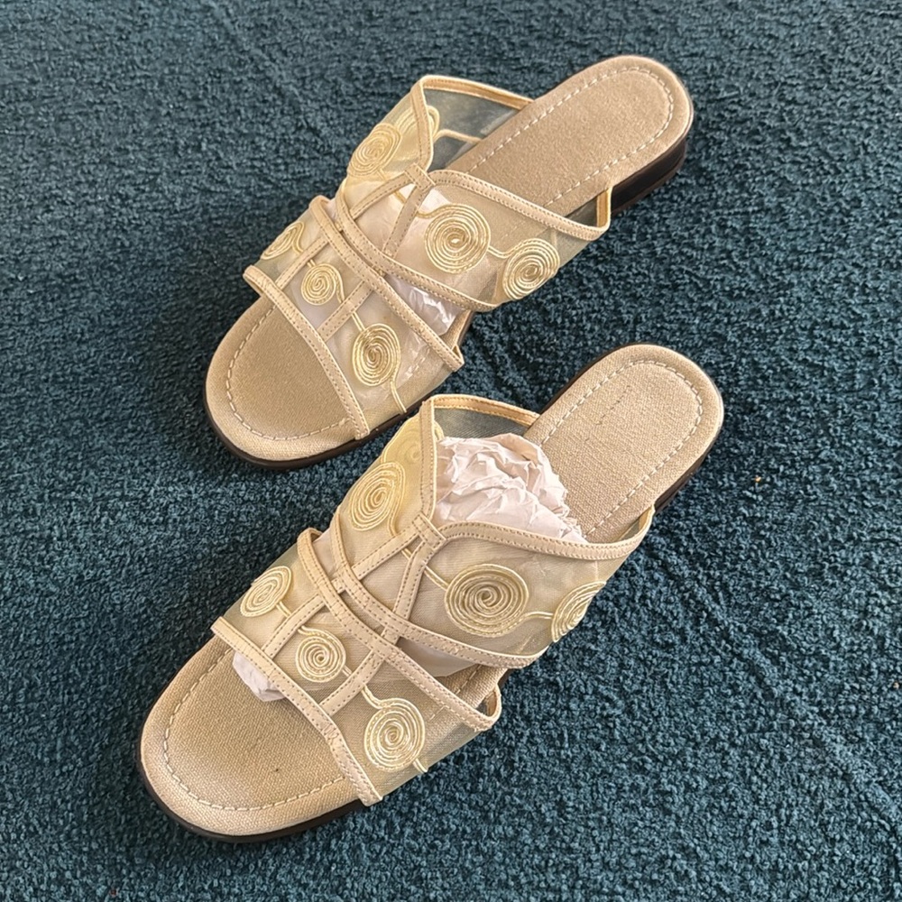 Size 11 tan mesh fabric slide